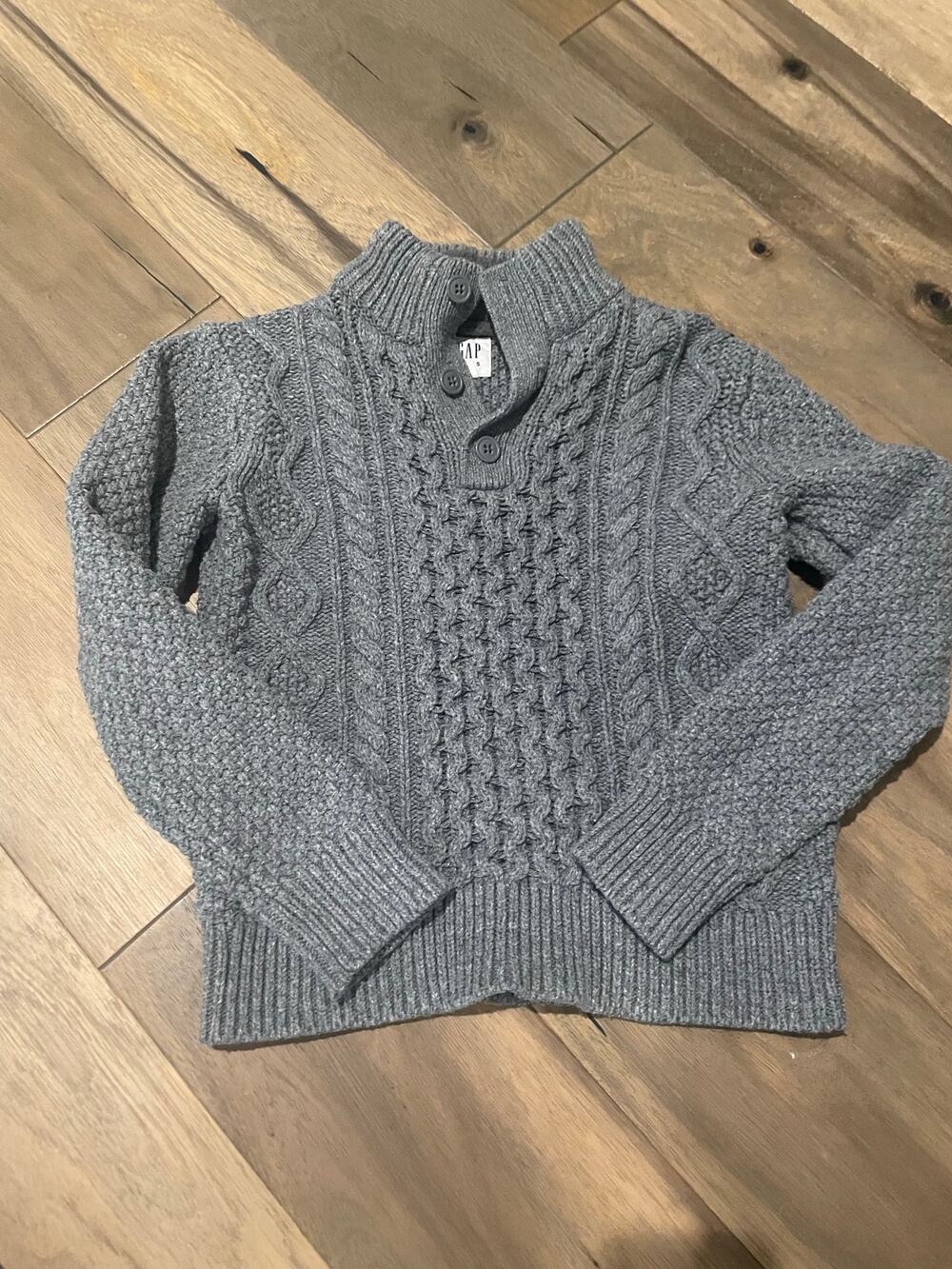 GAP Gray Knit Sweater with Fleece Collar – Size Medium